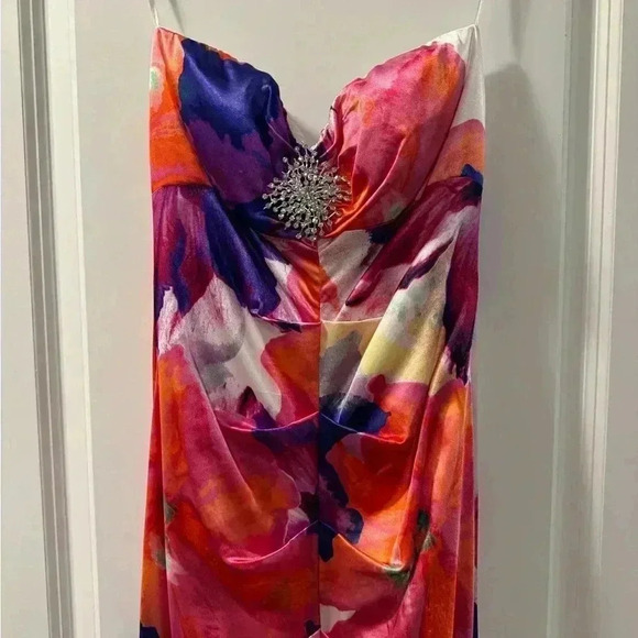 ⭐️ NEW CACHE STRAPLESS DRESS GOWN  SIZE 4 ⭐️ - Picture 3 of 8